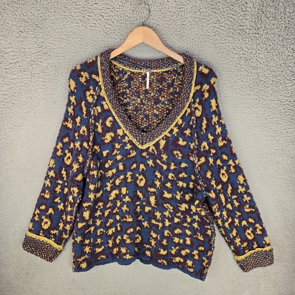 Free People Womens Oversized Sweater Sz S Little Animal Chunky Knit Ling Sleeves - Picture 2 of 14